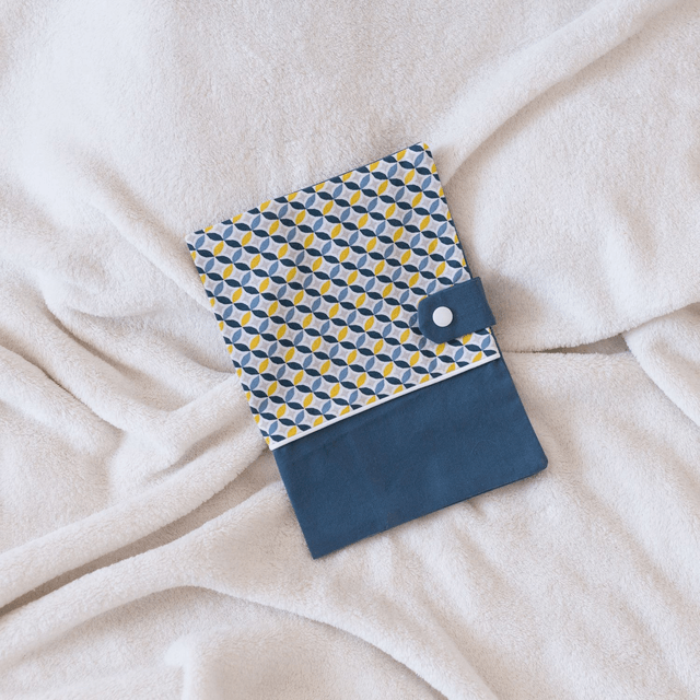 Protège Carnet de Santé Bleu minéral / Graphique